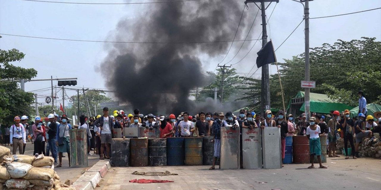 Myanmar'da 'sessiz grev'in ardından darbe karşıtı protestolar sürüyor