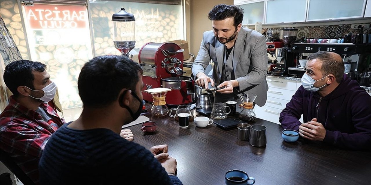 Barista eğitimi alan kimsesiz ve ihtiyaç sahibi gençler topluma kazandırılmak istiyor