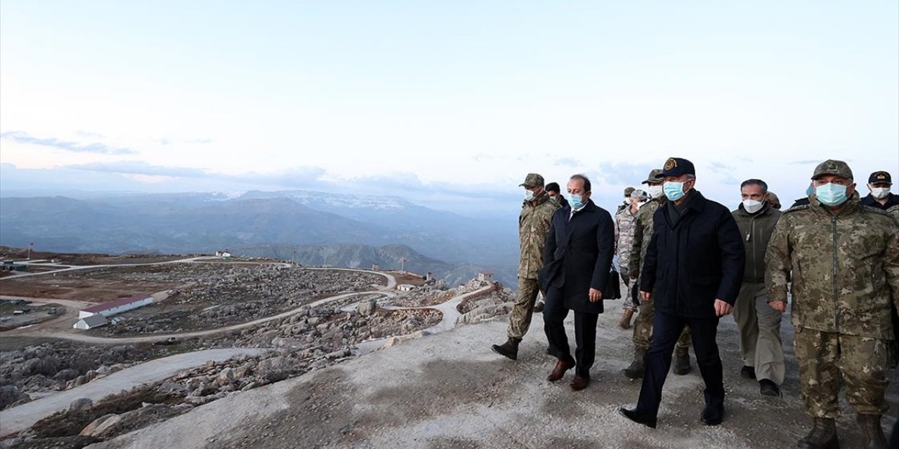 Bakan Akar ve TSK komuta kademesi Namaz Dağı'nda terörle mücadele tedbirlerini inceledi