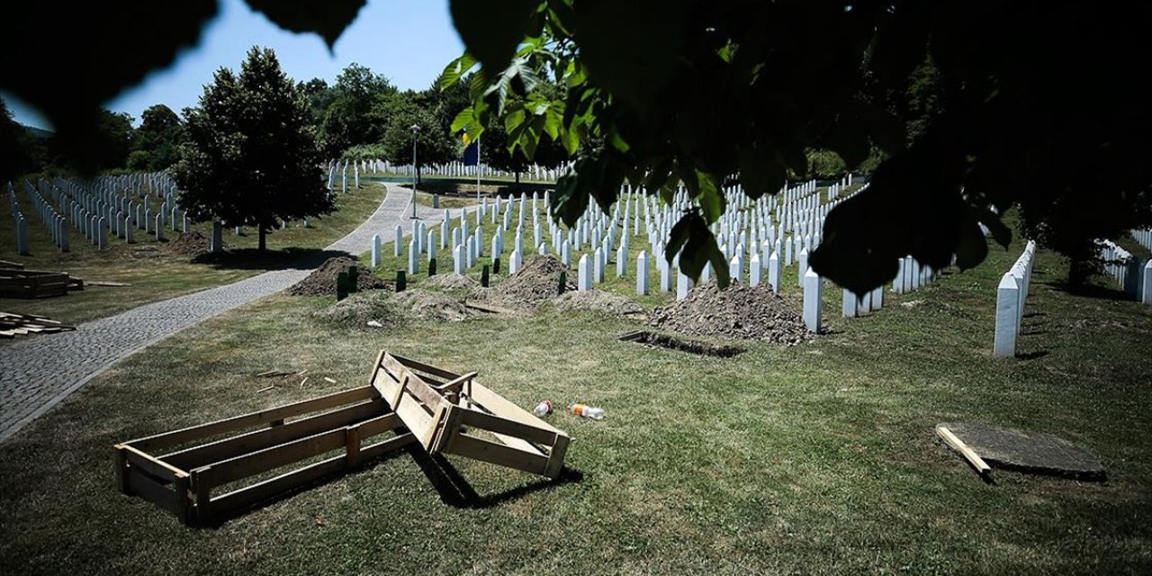 Srebrenitsa soykırımı yüzlerce anne babaya evlat acısı yaşattı