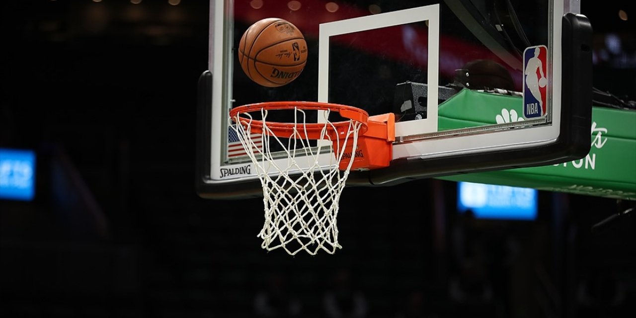 NBA final serisinde Suns'a karşı ilk galibiyetini alan Bucks, durumu 2-1 yaptı