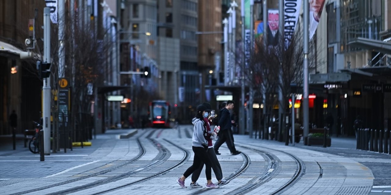 Avustralya’nın Sydney kentinde Kovid-19 ile mücadele kapsamında gece sokağa çıkma yasağı getirildi