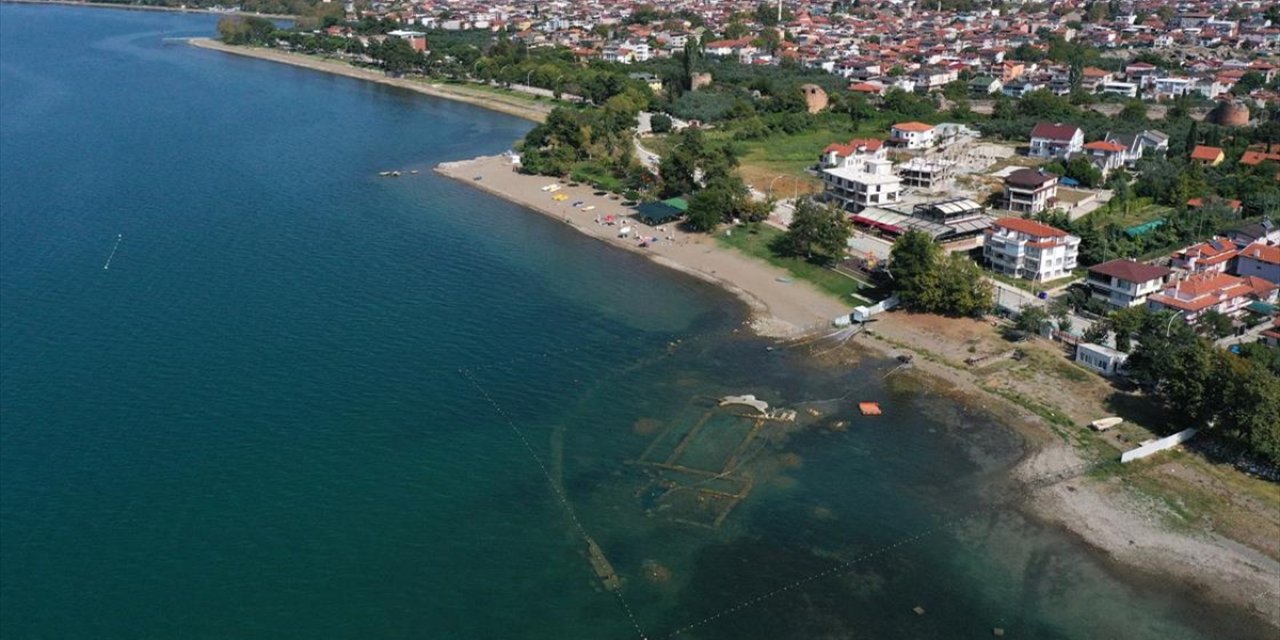 İznik Gölü'nün bazı bölümlerinde su kıyıdan 30 metre çekildi