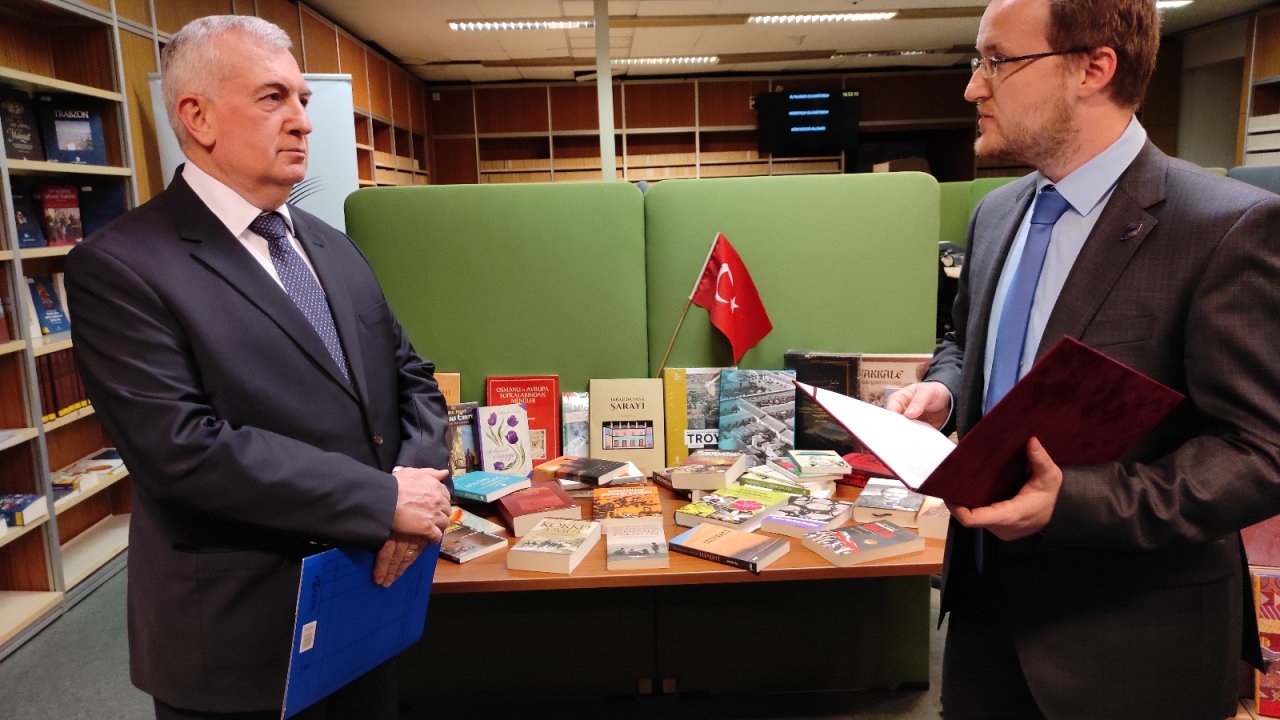 Türkiye, Macaristan’ın en büyük devlet kütüphanesine 200 kitap hediye etti