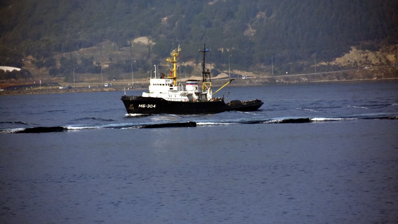 Rus savaş gemileri Çanakkale Boğazı’ndan geçti