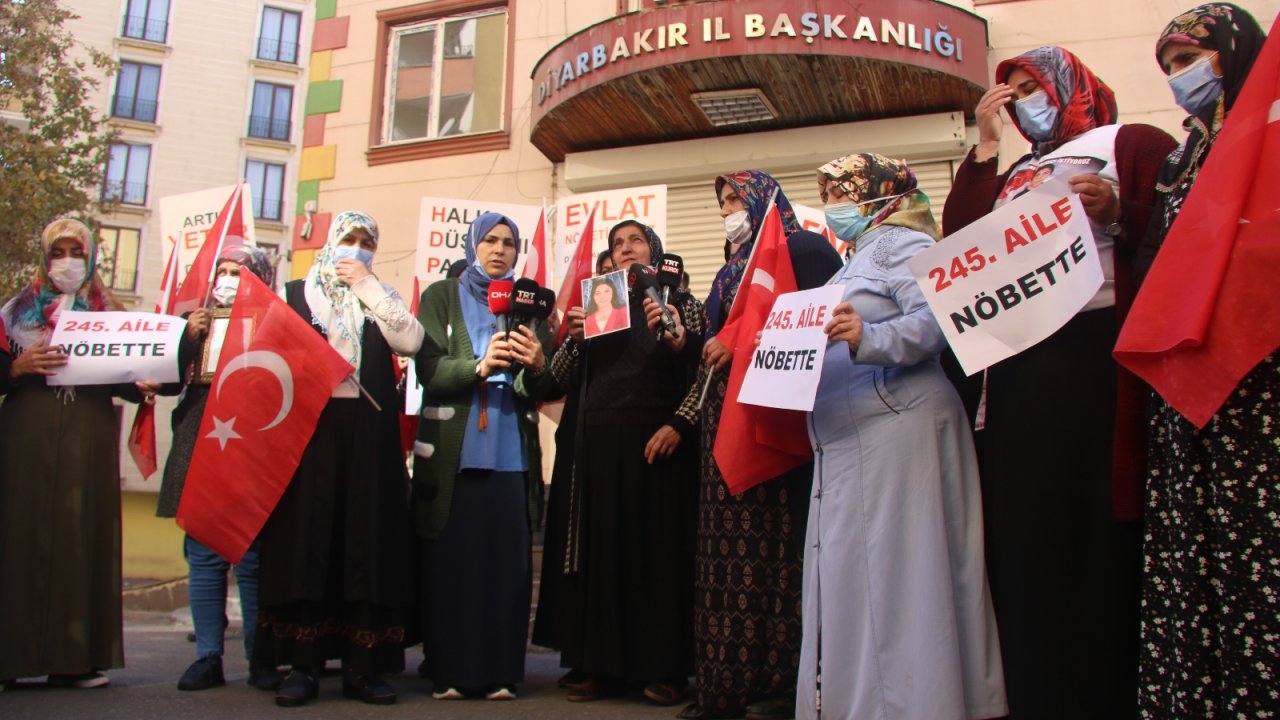 Hakkarili anne, 8 yıldır PKK’nın elinde olan kızı için evlat nöbetine dahil oldu