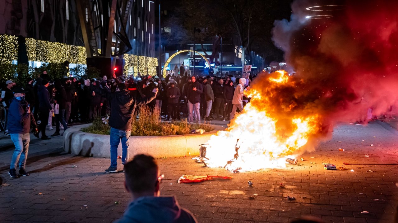 Hollanda’da Covid-19 protestosu