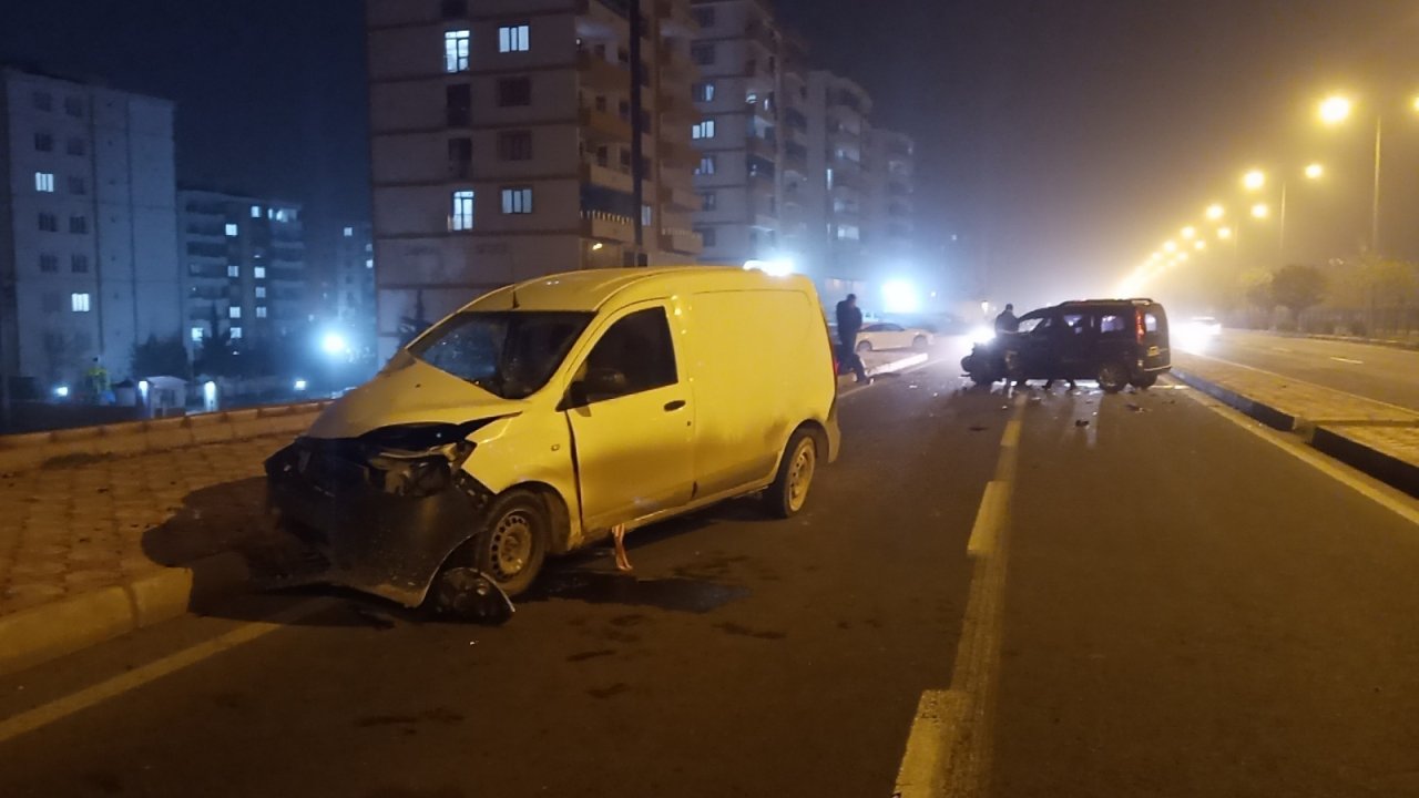 Diyarbakır’da yoğun sis kaza getirdi: 2 yaralı