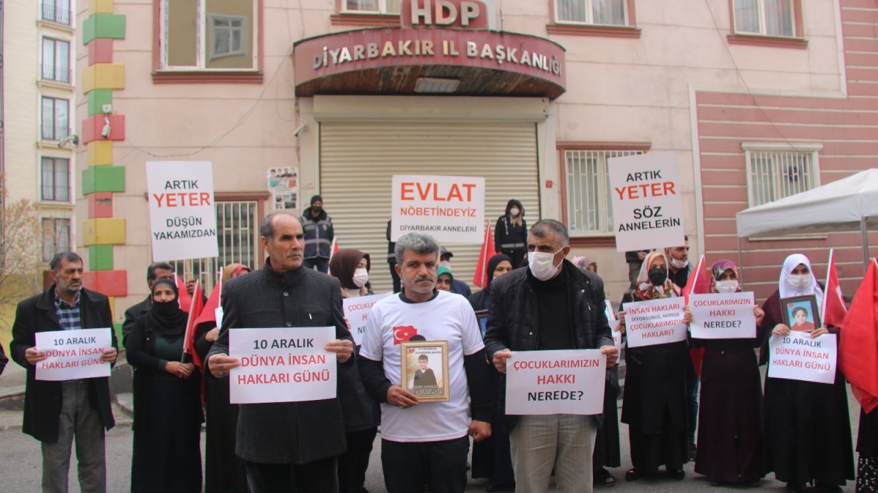 Evlat nöbetindeki ailelerden İnsan Hakları Günü’nde HDP’ye tepki