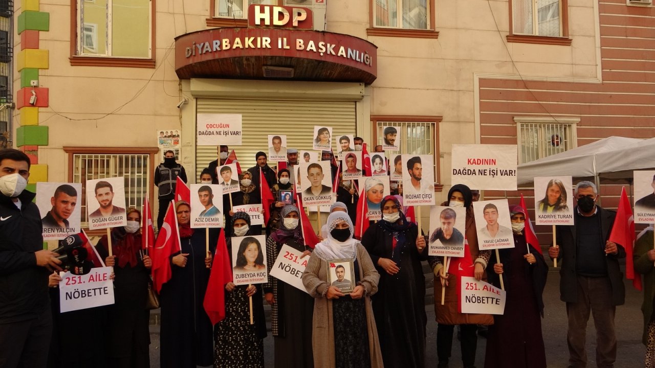 PKK ve HDP karşısında ailelerin direnişi 859’uncu günde, aile sayısı 251 oldu