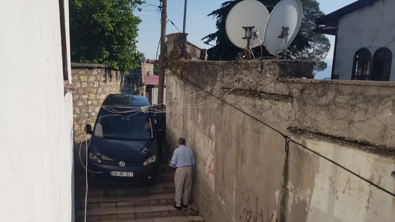 Kahramanmaraş'ta Sürücüleri şaşırtan yoldan vatandaşlar dertli 