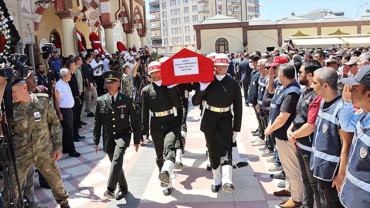 Şehit Uzman Çavuş, Kilis'te son yolculuğuna uğurlandı!