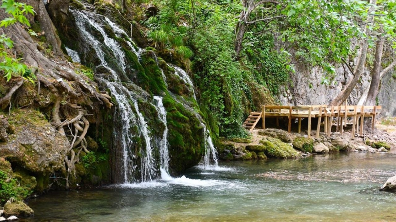 Kahramanmaraş’taki Döngel Şelalesi yerli ve yabancı turistlerin uğrak yeri oldu!