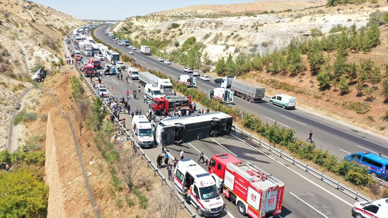 Gaziantep'teki kazada yaralananlardan 16'sı taburcu edildi, 5'i ağır 13 kişinin tedavisi sürüyor!