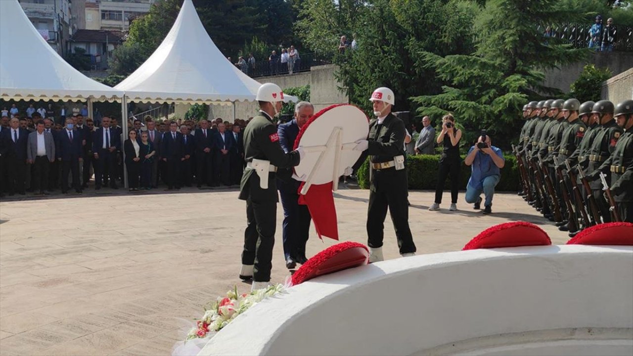 3. Cumhurbaşkanı Celal Bayar vefatının 36. yılında kabri başında anıldı