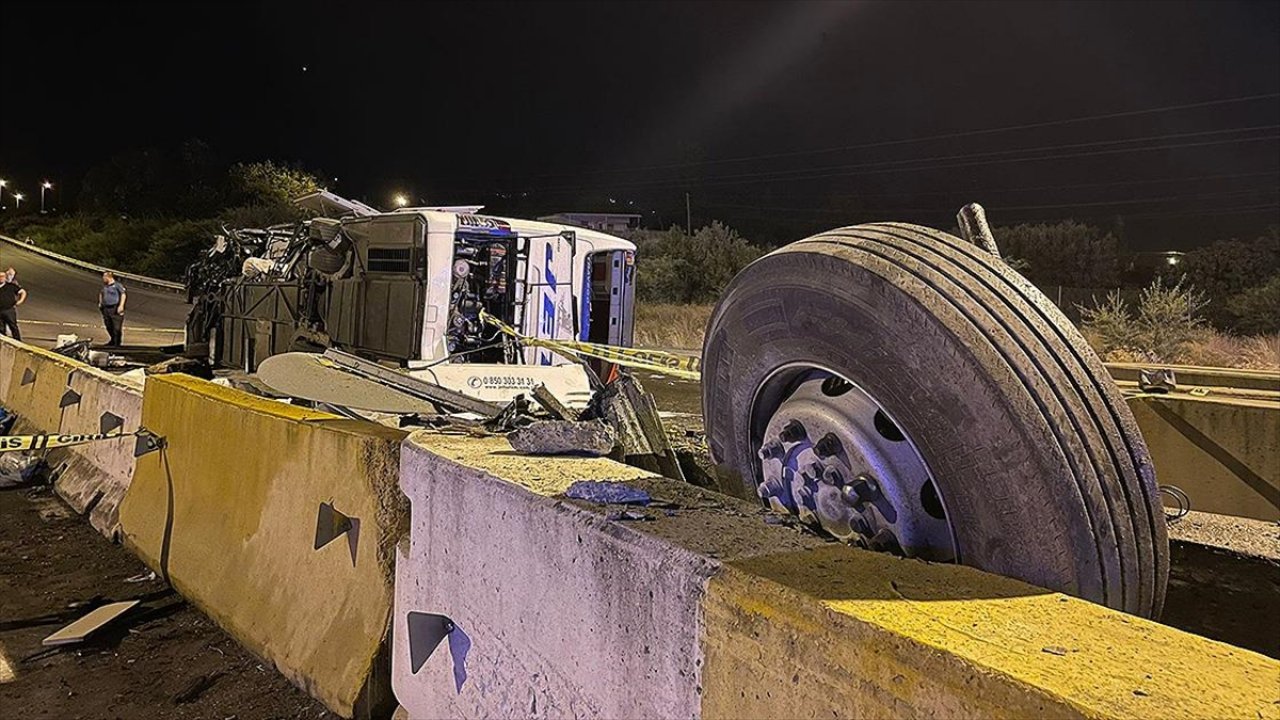 Hatay'da yolcu otobüsünün devrilmesi sonucu 40 kişi yaralandı!