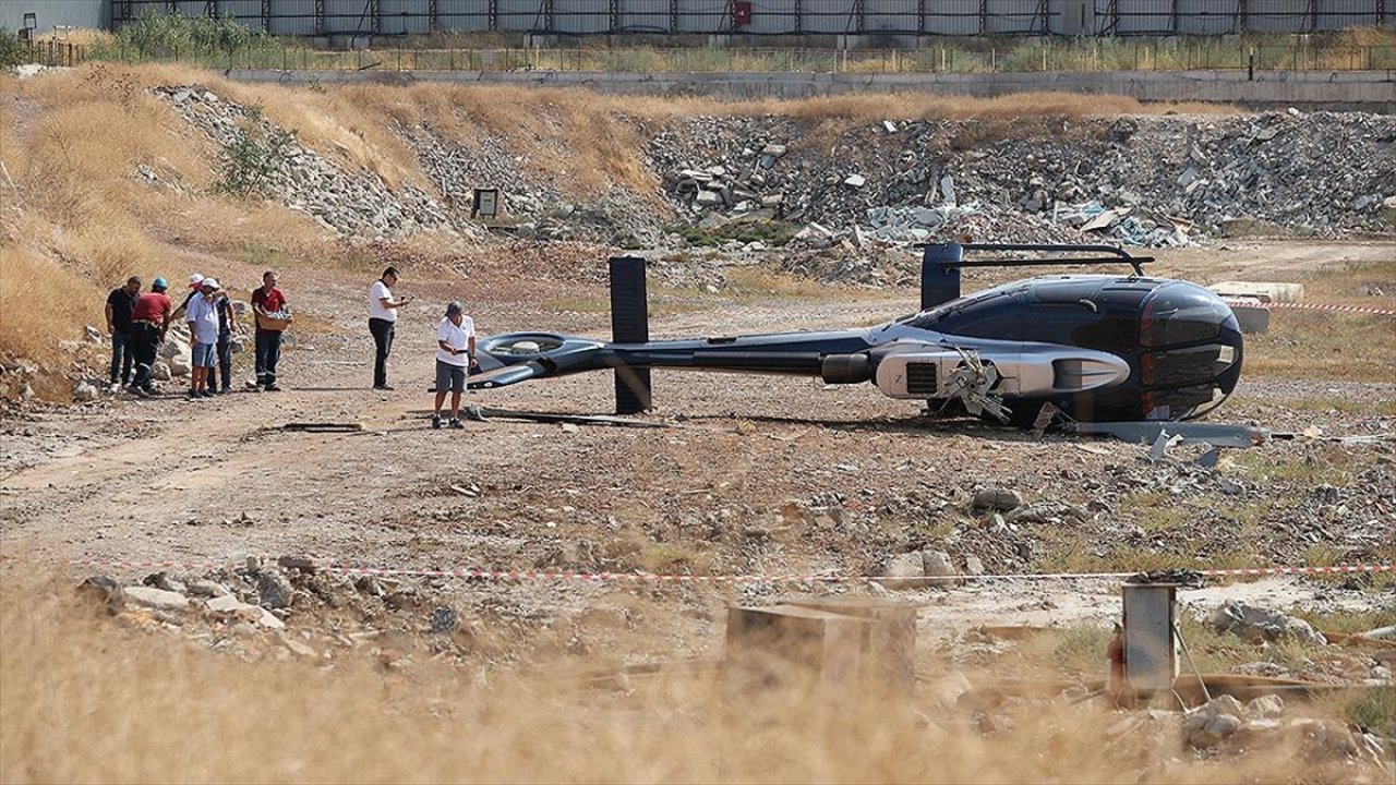 İzmir'de helikopter boş araziye indiği sırada yan yattı!