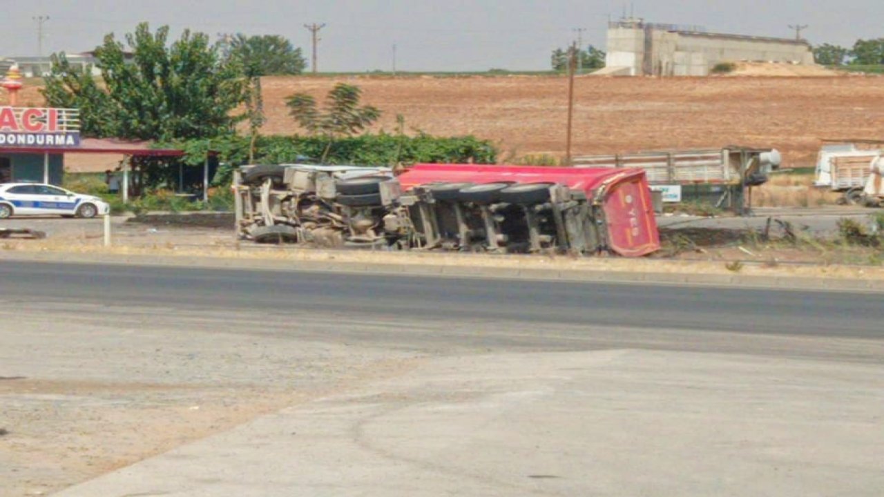 Kahramanmaraş’ta yoldan çıkan tır devrildi!