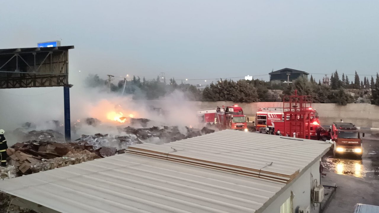 Kahramanmaraş’ta kağıt fabrikasında yangın!