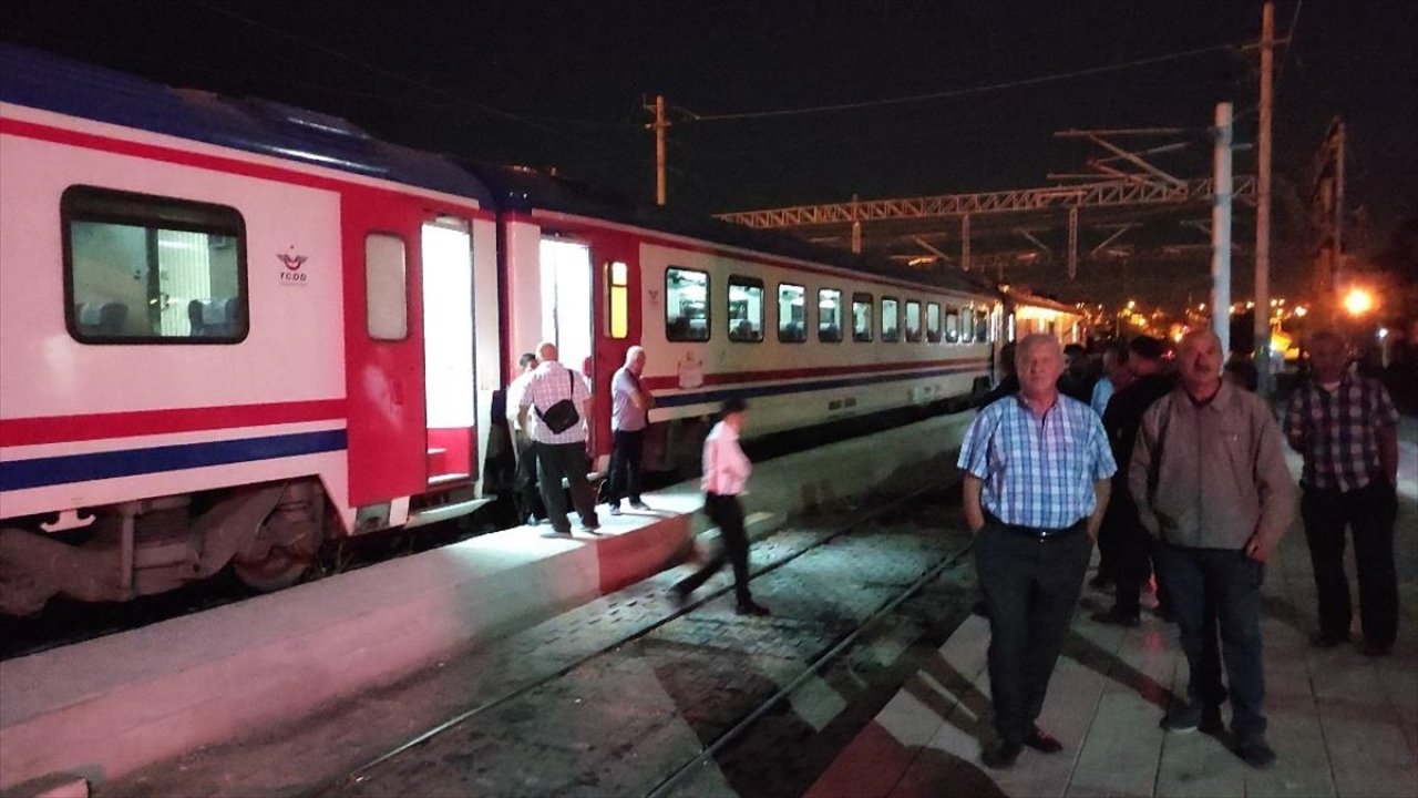 Doğu Ekspresi'nin vagonu raydan çıktı!