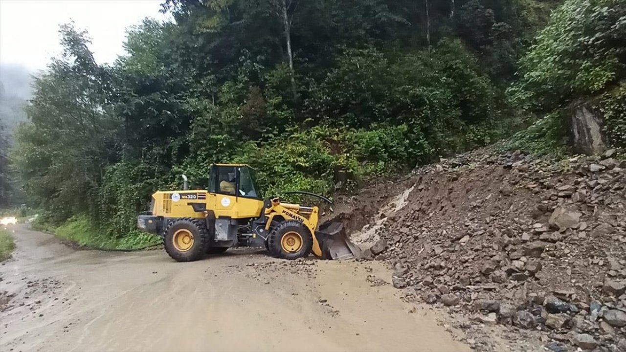 Meteorolojiden, Doğu Karadeniz için kuvvetli yağış, Doğu Anadolu'ya fırtına uyarısı