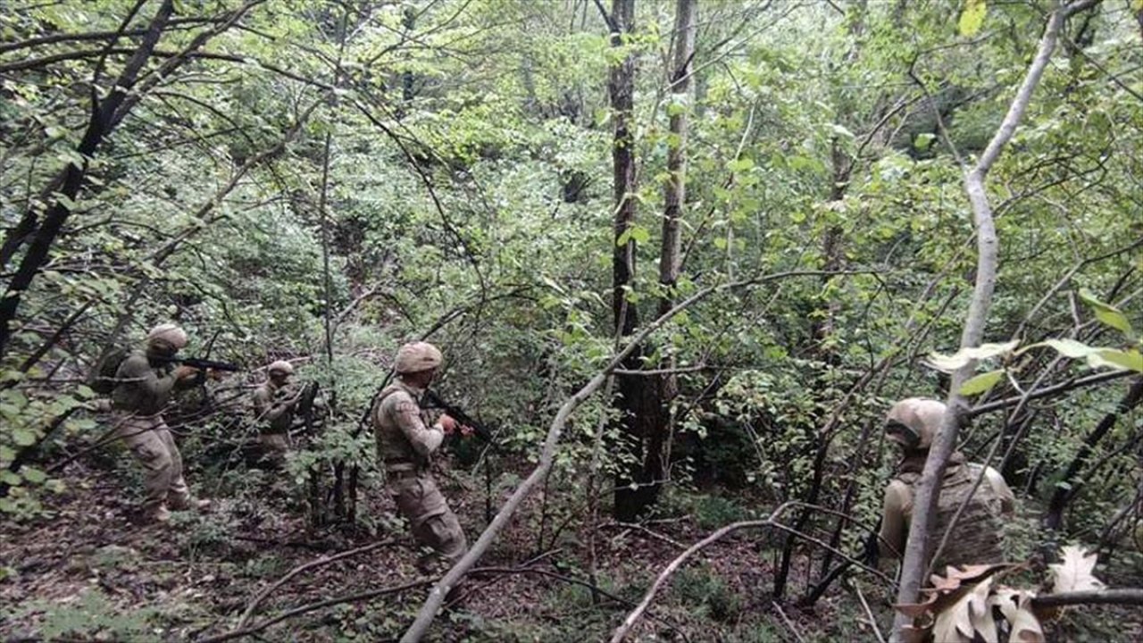 Hatay'da PKK'lı teröristlerin deposu imha edildi!