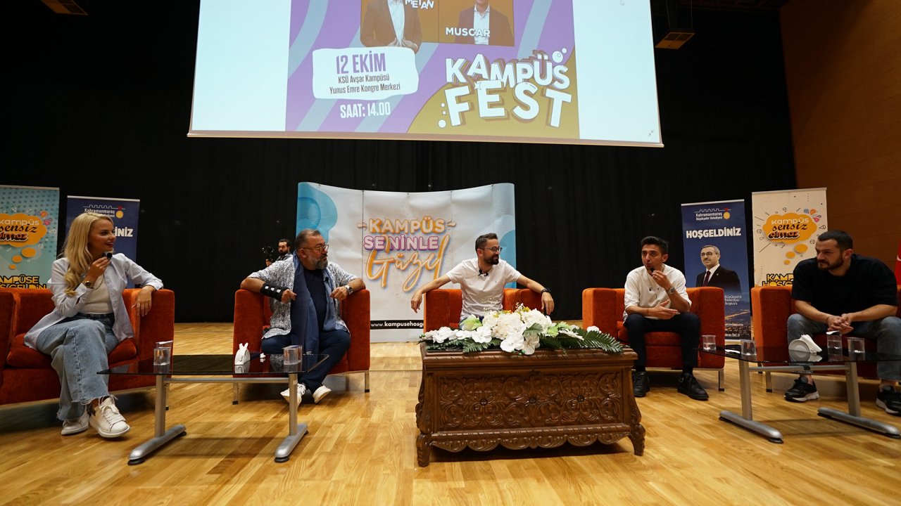 Kampüs Fest’in İlk Günü Ünlüler Geçidine sahne oldu!