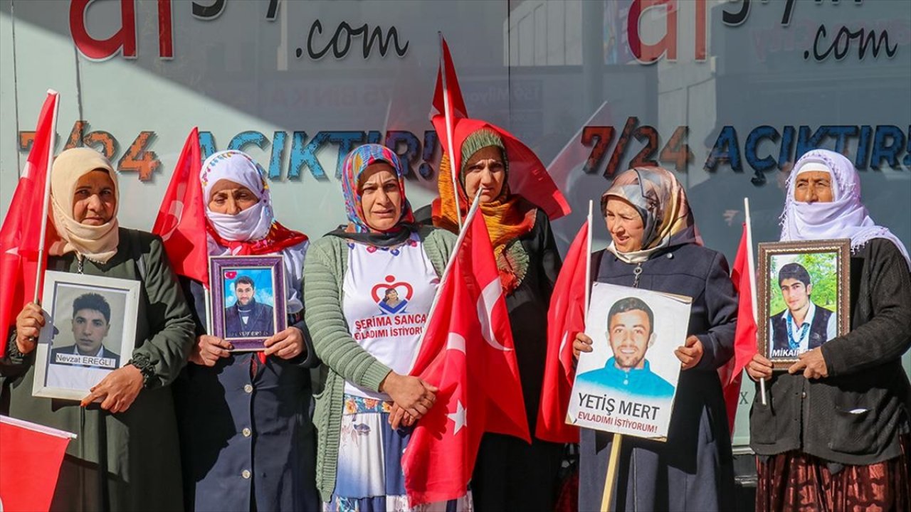 Vanlı aileler HDP İl Başkanlığı önündeki eylemlerini sürdürdü