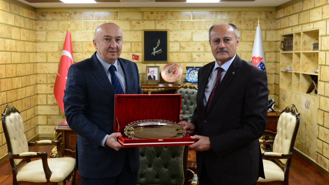 TUSAŞ Yönetim Kurulu Başkanı Prof. Dr. Rafet Bozdoğan’dan Rektör Yasım’a Ziyaret