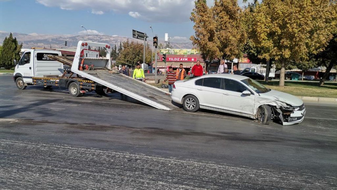 Kahramanmaraş'ta otomobiller çarpıştı!