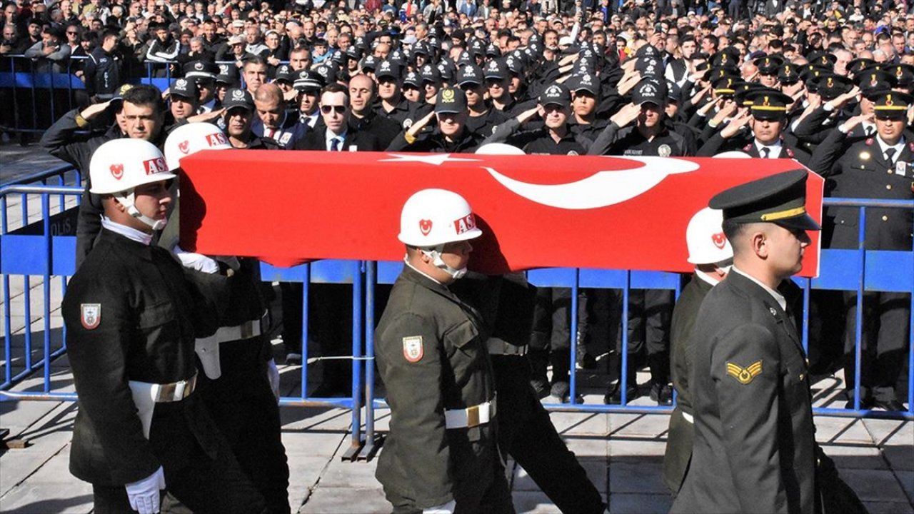 Şehit asker  son yolculuğuna uğurlandı