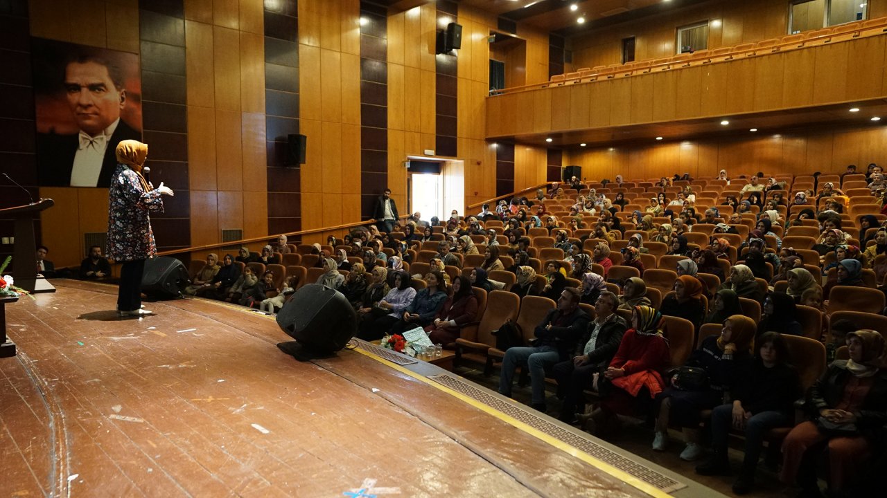 Yazar Tongar, Ailenin Önemini Anlattı