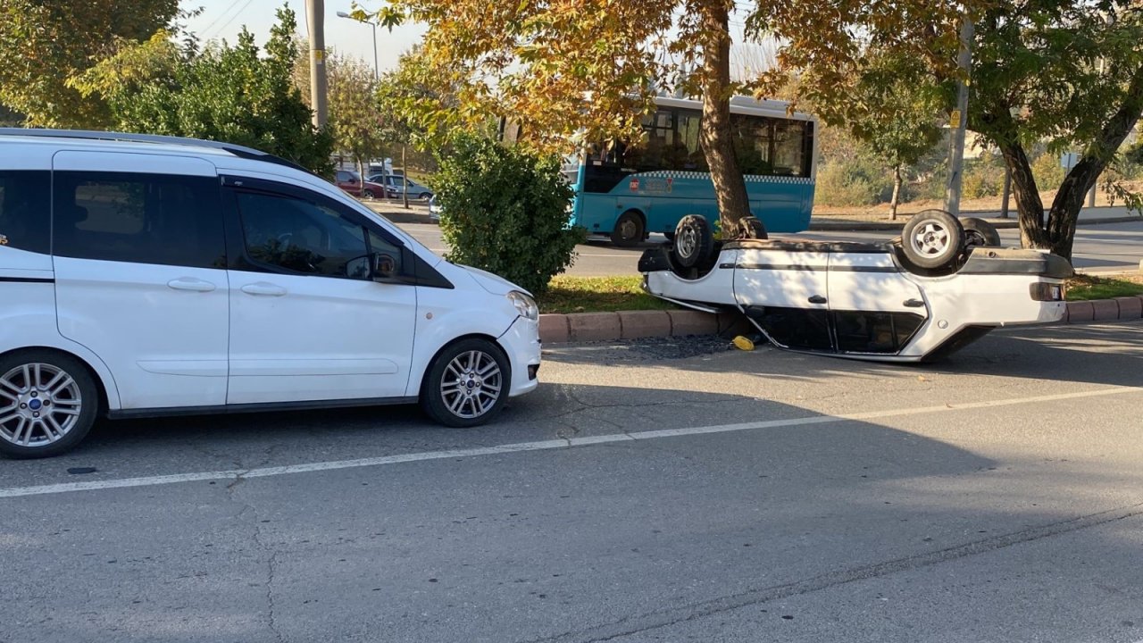 Kahramanmaraş’ta otomobil takla attı!