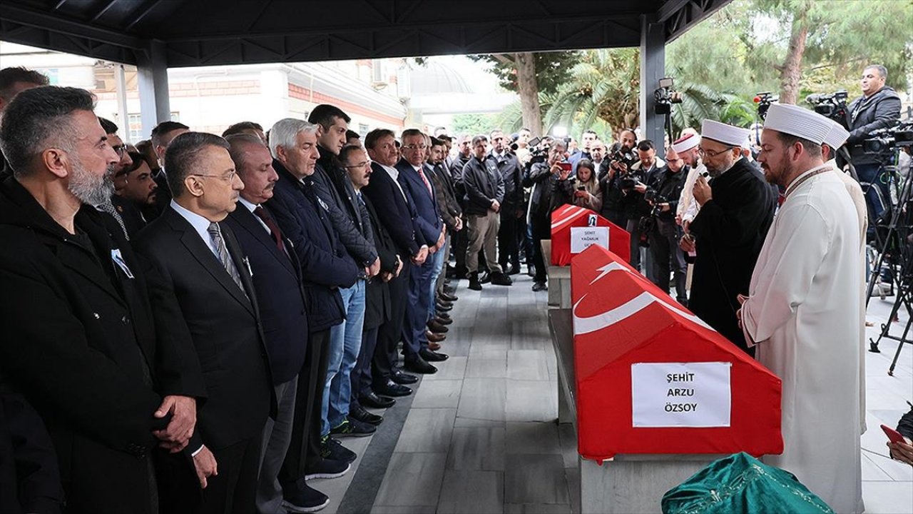 Beyoğlu'ndaki terör saldırısında hayatını kaybeden anne ve kızı son yolculuklarına uğurlandı