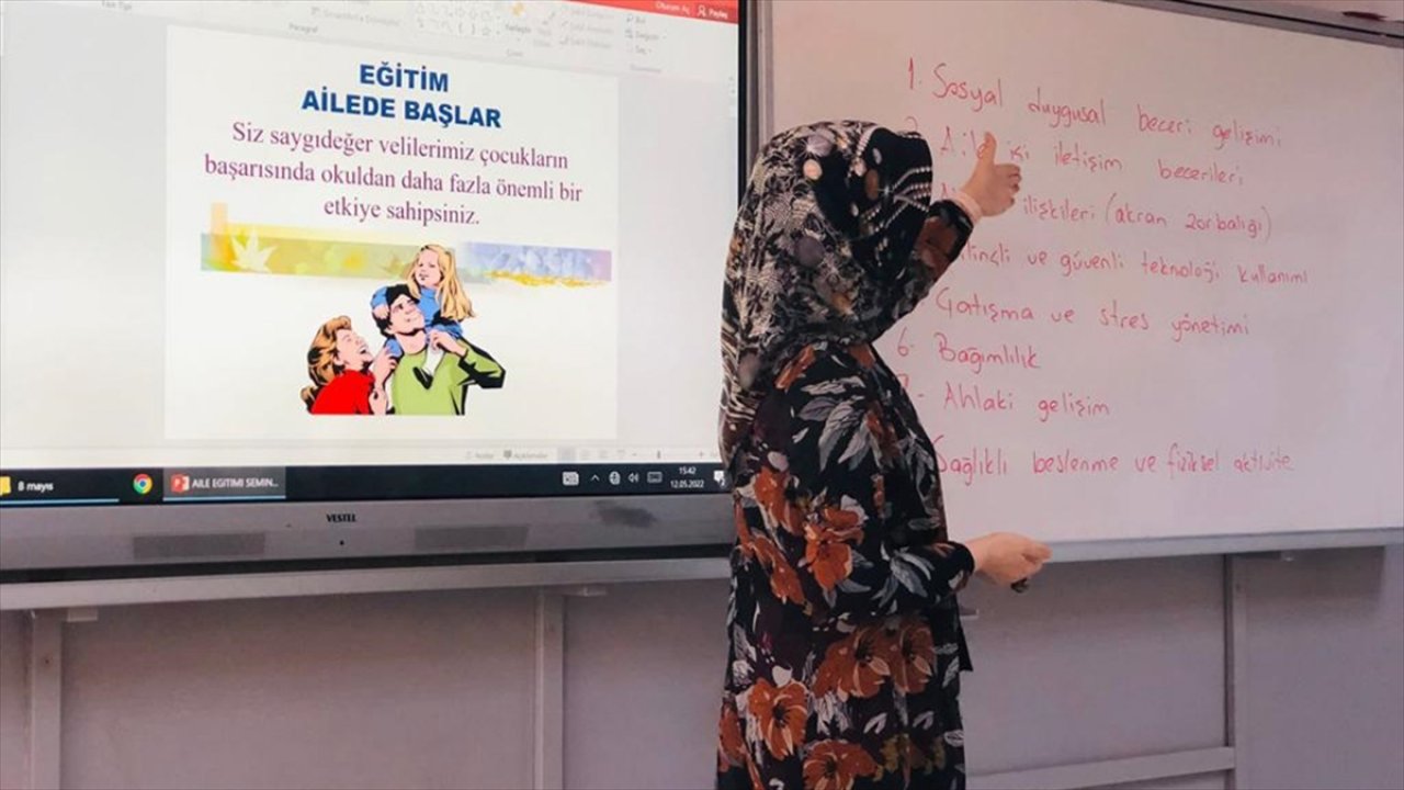 Aile Okulu Projesi kapsamında 2 ayda 525 bin kişi eğitim aldı