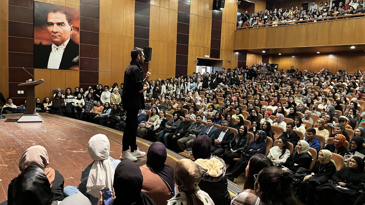 Gri Koç, Kahramanmaraş’ta Gençlere Seslendi