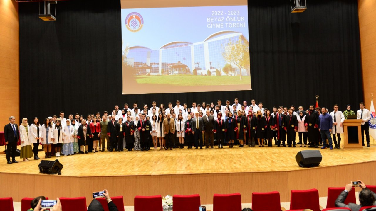 KSÜ’lü öğrenciler Diş Hekimleri Gününde Beyaz Önlüklerini Giydi