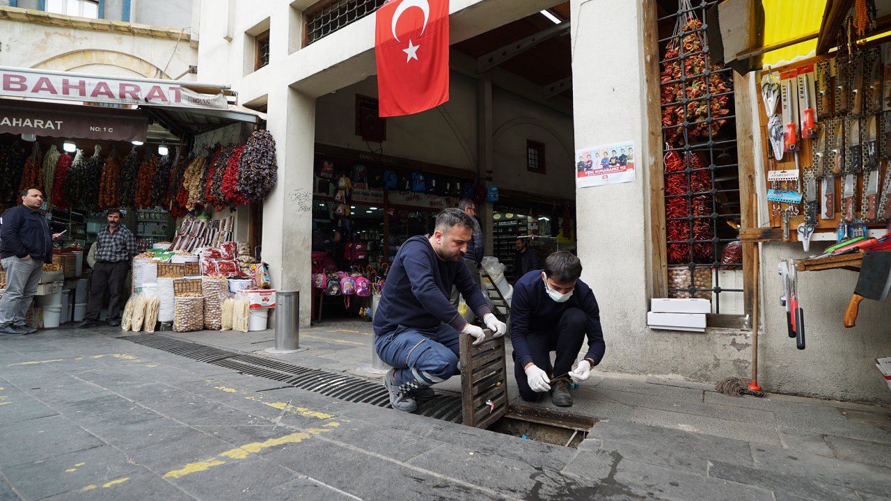 Kahramanmaraş Büyükşehir İlaçlama Çalışmalarını Sürdürüyor