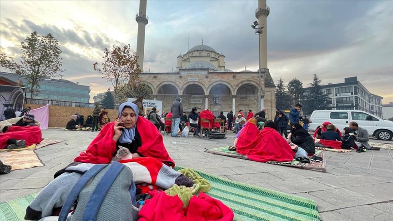 Düzce'de 5,9 büyüklüğünde deprem!