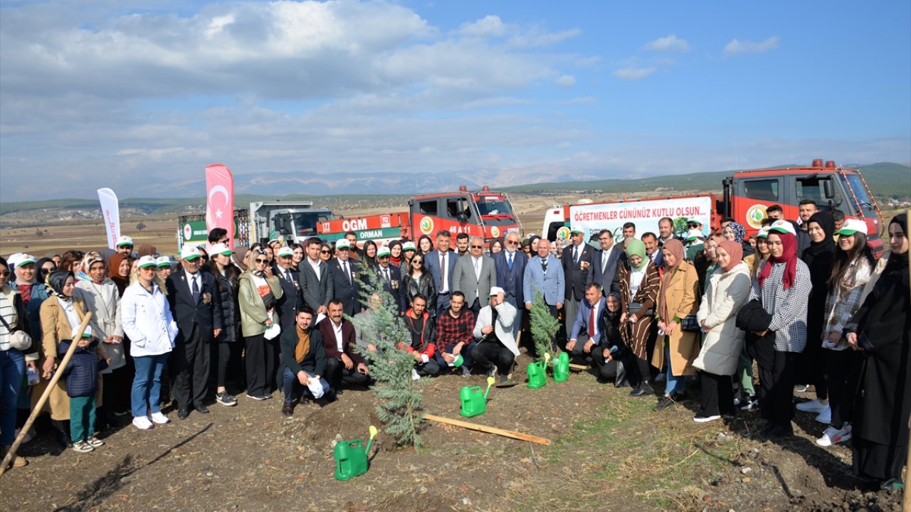 Kahramanmaraş'ta Öğretmenler günü nedeniyle fidan dikildi!