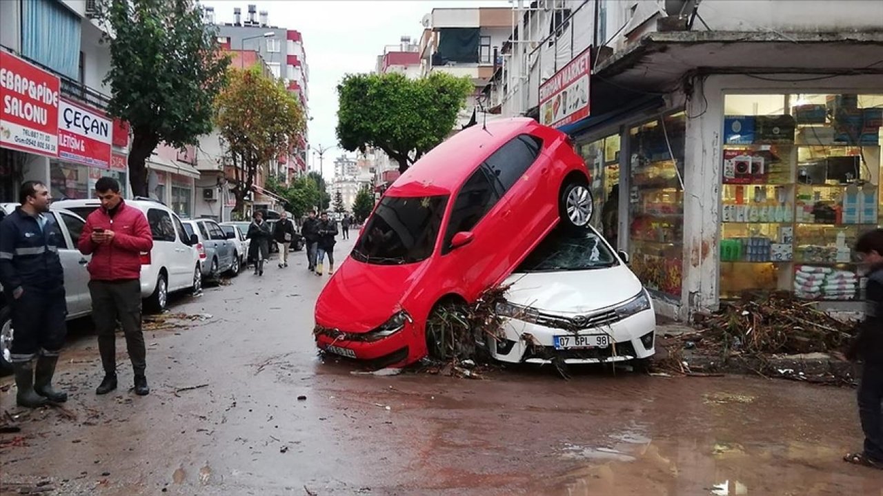 Antalya'da kuvvetli yağış sele neden oldu