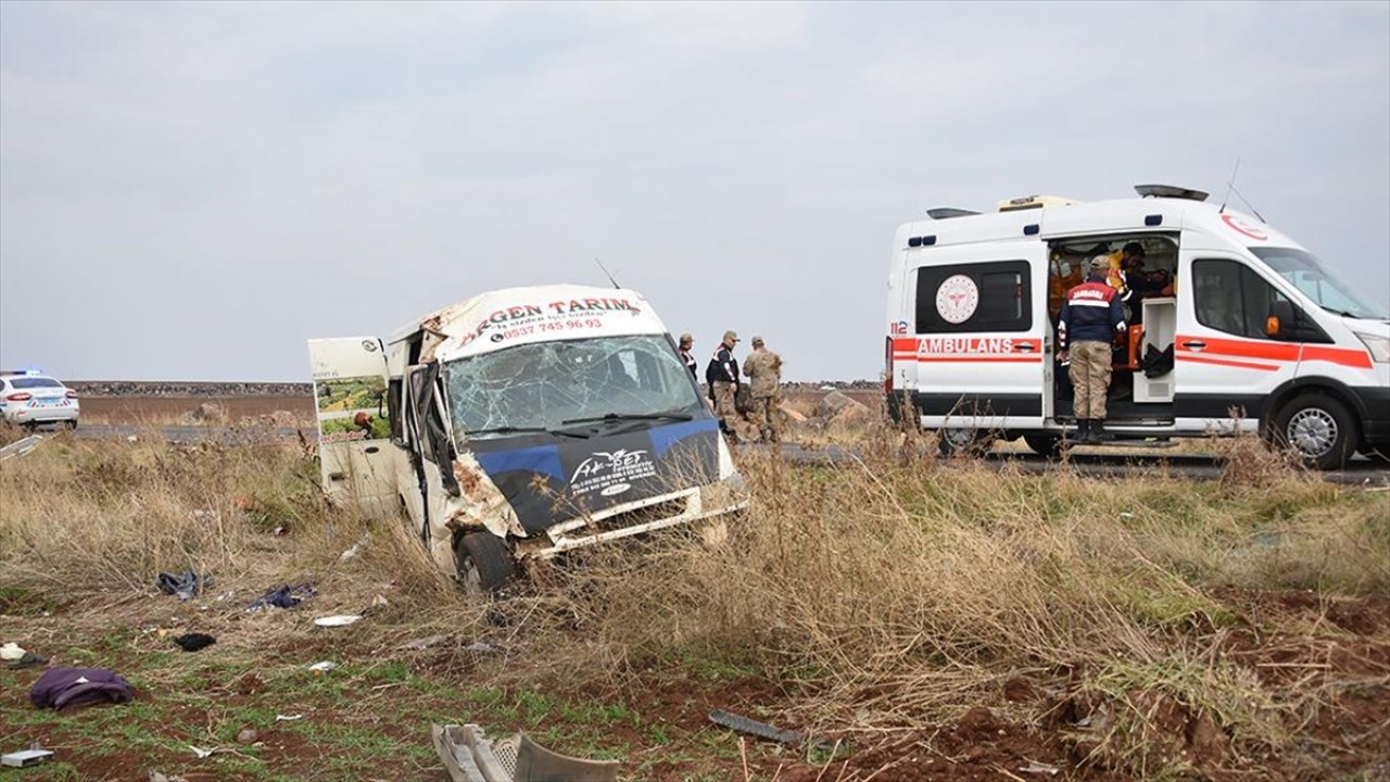 Tarım işçilerini taşıyan minibüs devrildi!