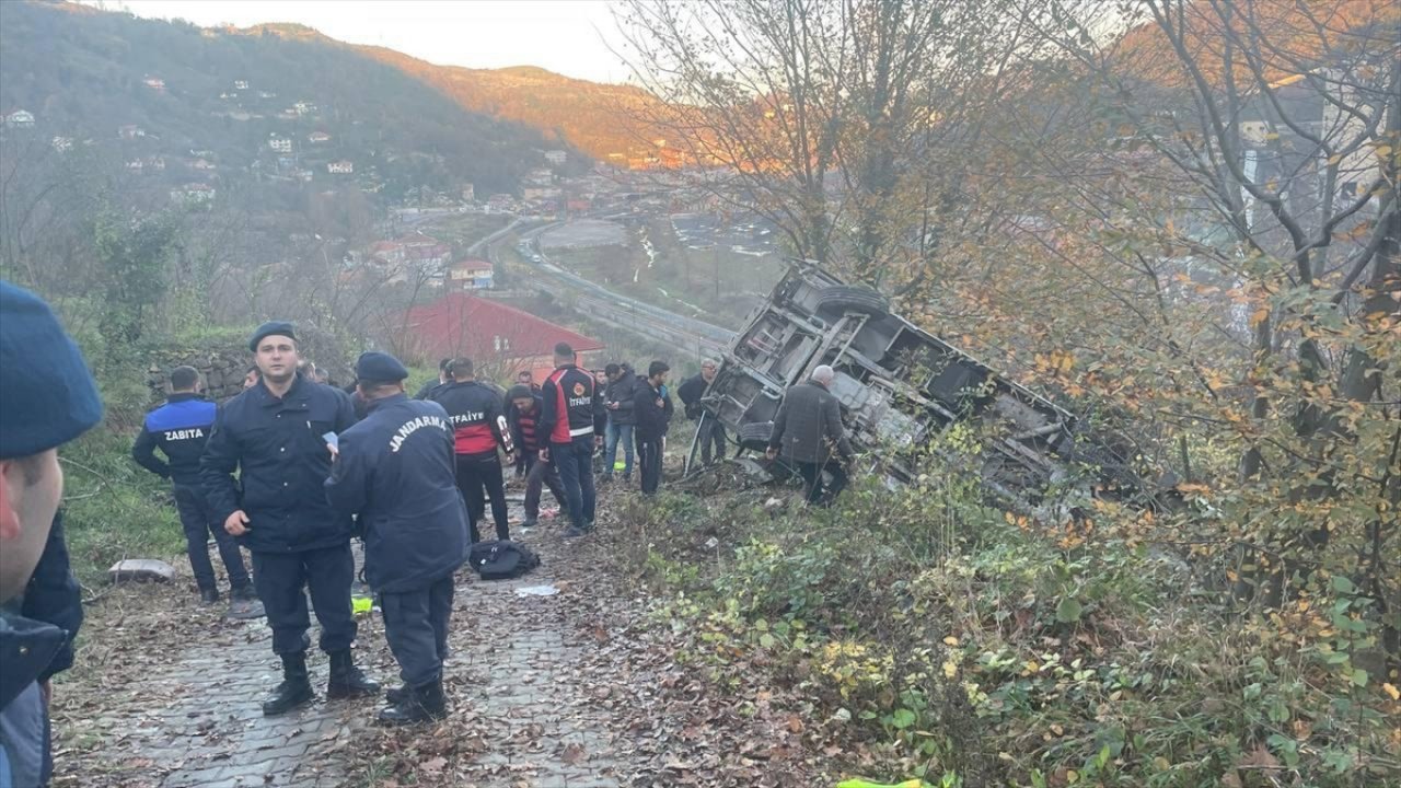 Şarampole devrilen servis aracındaki 1 öğrenci öldü, 15 kişi yaralandı!