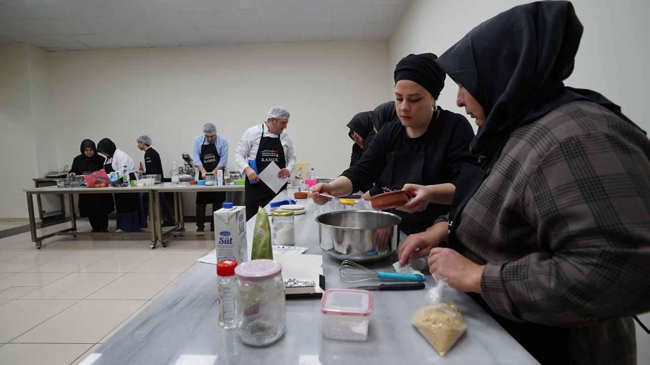 KAMEK’te Öğreniyor, Profesyonel Mutfakta Deneyim Kazanıyorlar