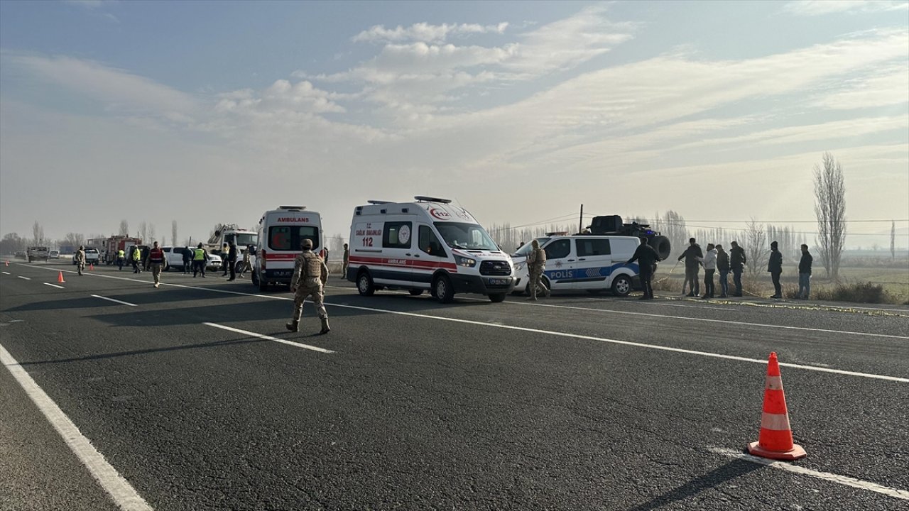 Zırhlı aracın devrilmesi sonucu 12 asker yaralandı!