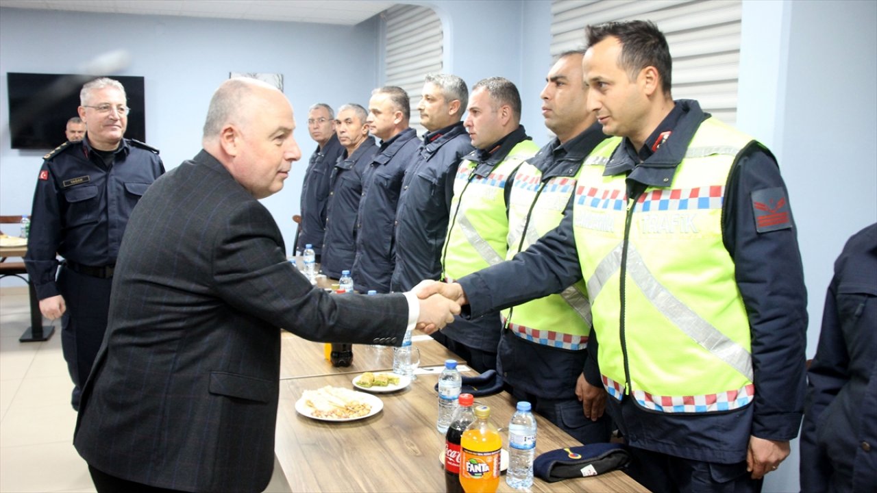 Kahramanmaraş Valisi Coşkun yılbaşı nöbetindeki personeli ziyaret etti