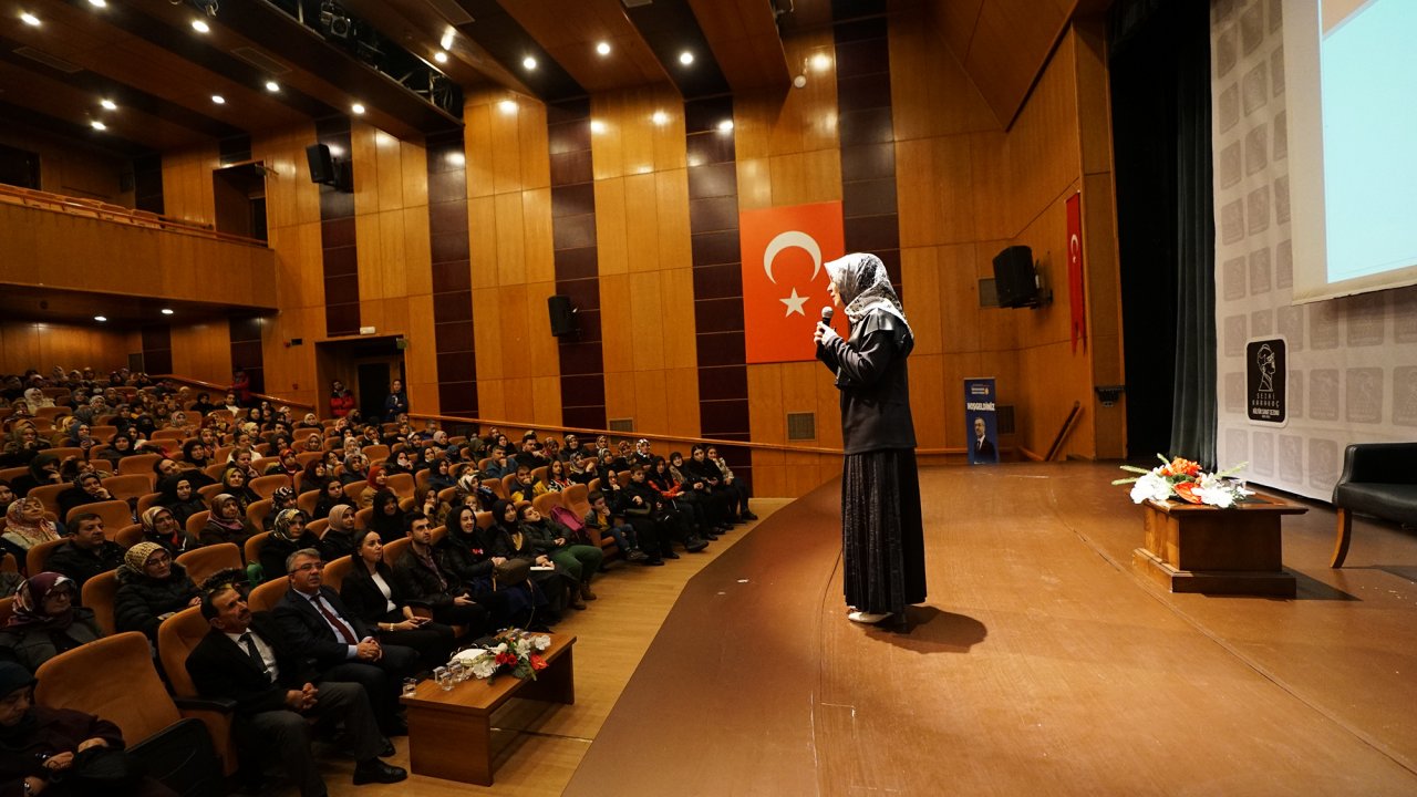 Tongar, Kahramanmaraş’ta Ebeveynlere Çocuk Eğitimini Anlattı