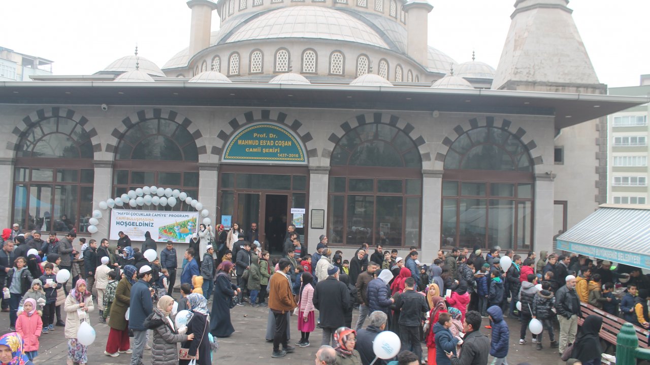 Kahramanmaraş’ta Yüzlerce Çocuk Camide Buluştu