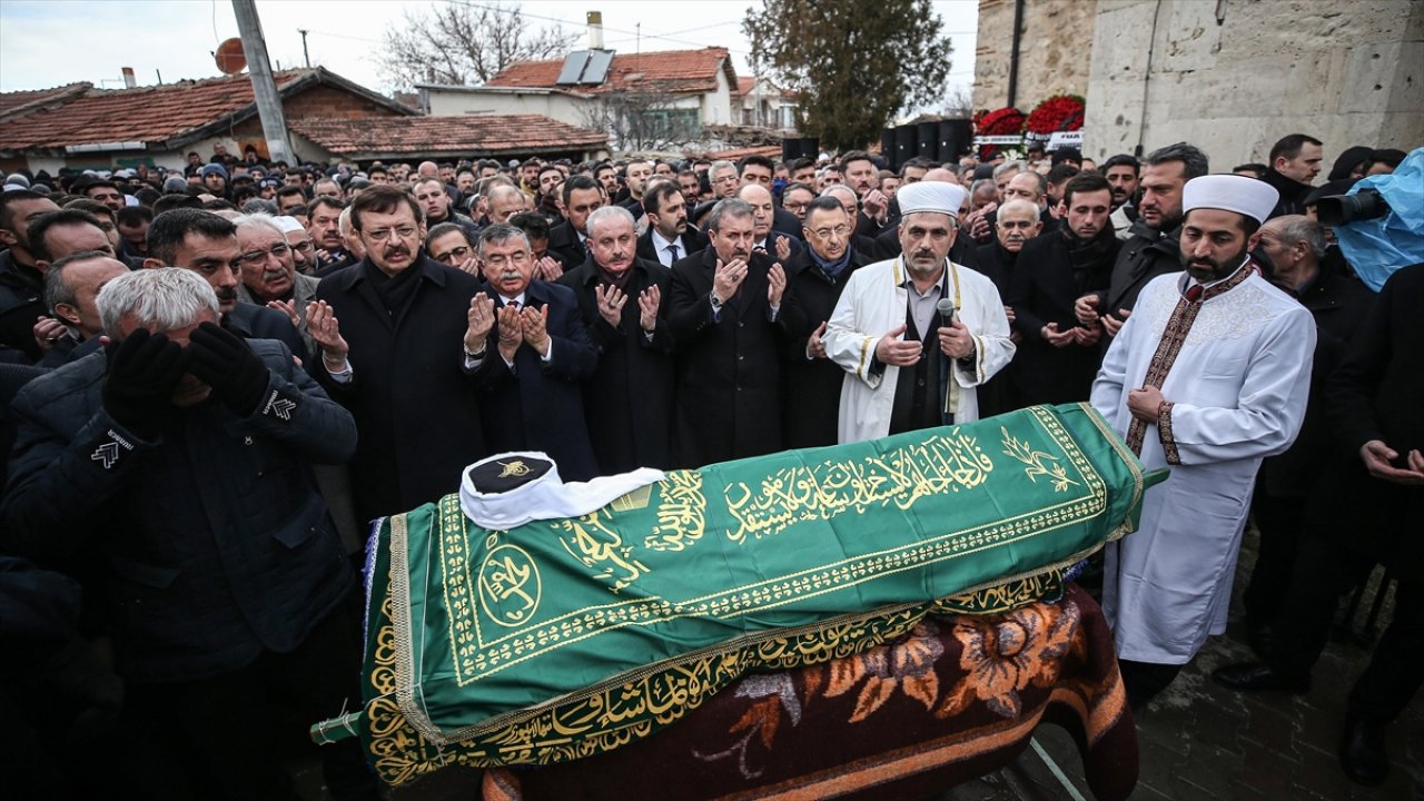 BBP Genel Başkanı Destici babasını toprağa verdi!