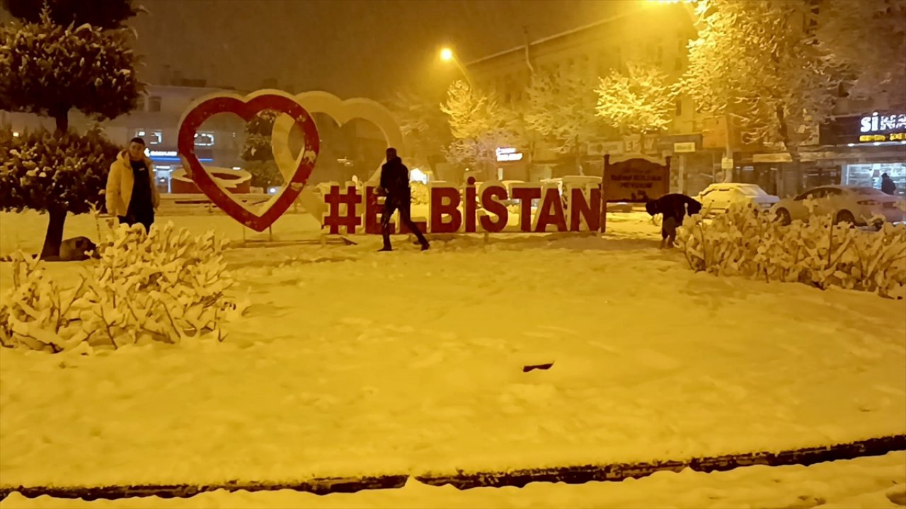 Kahramanmaraş'ın ilçeleri beyaza büründü!